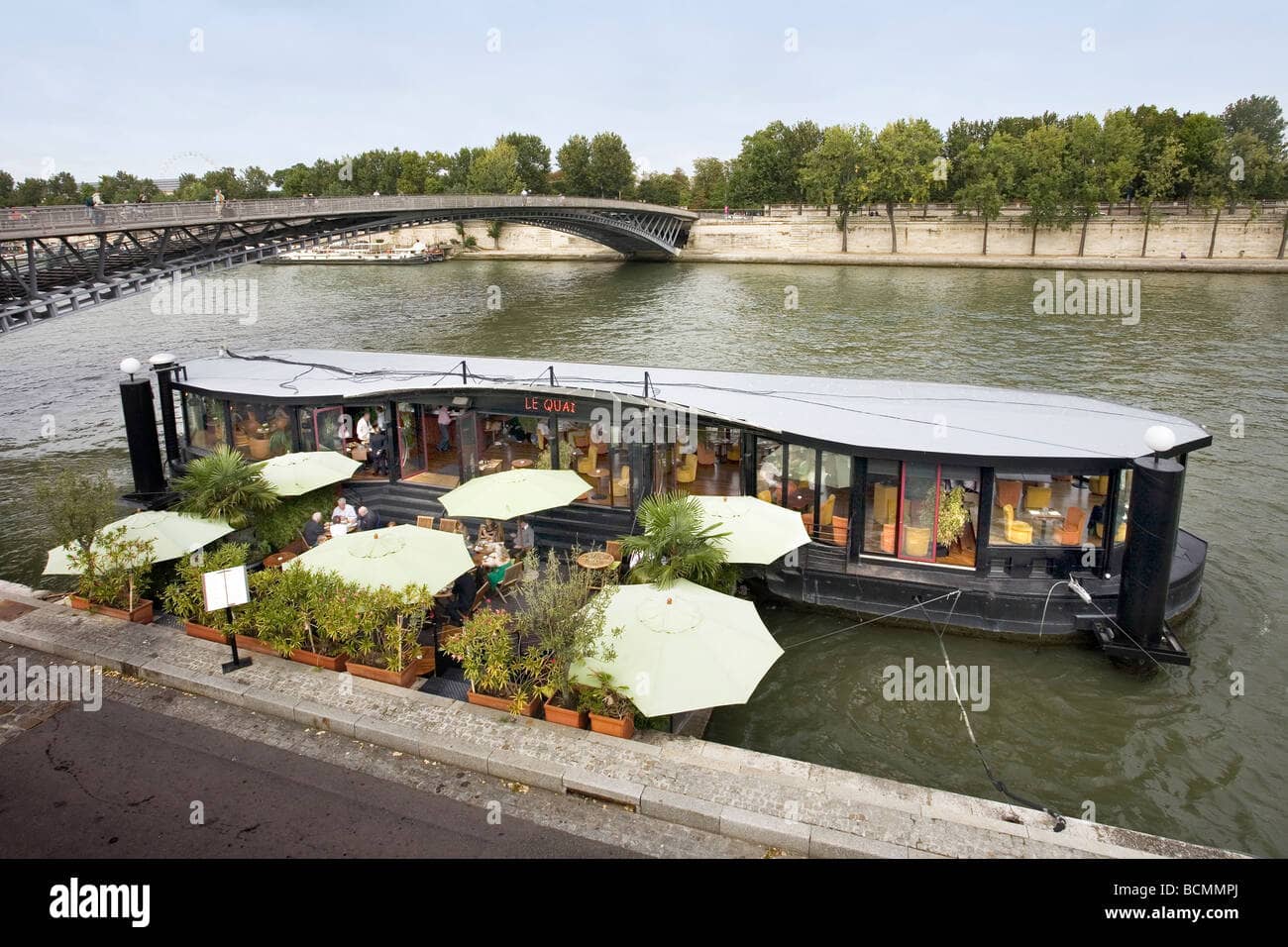 Riverside Ambiance & Dining