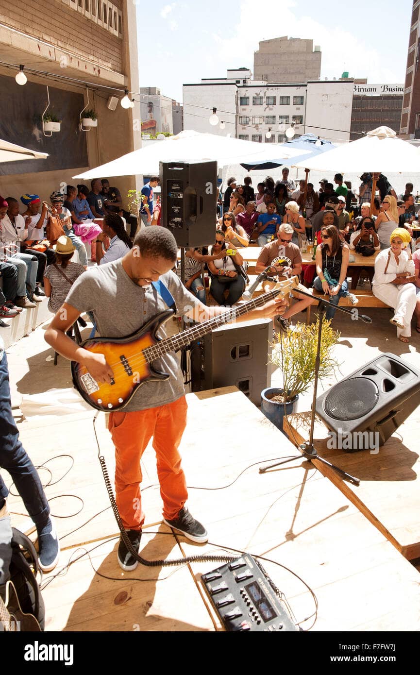 Live Music & DJ Sets