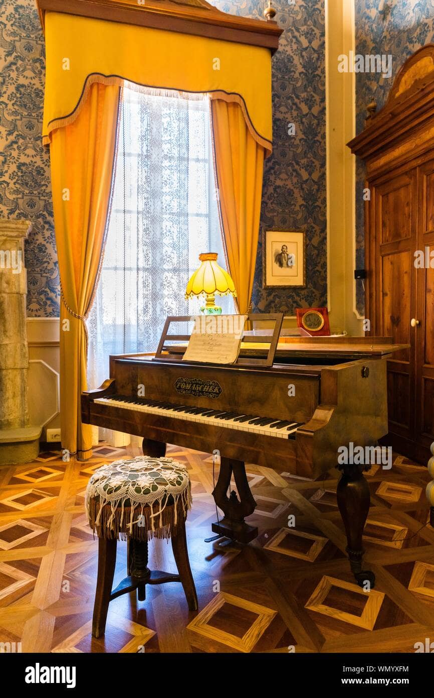 Verdi's Early Pianos