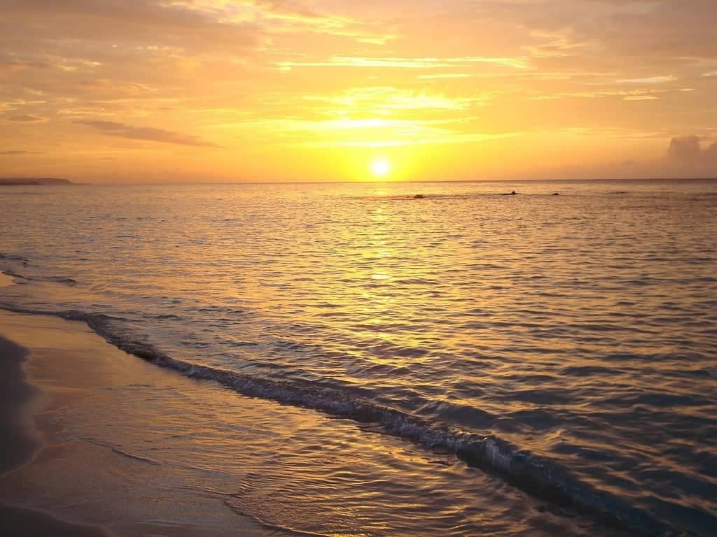 Sunset Views & Local Entertainment