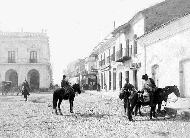 Live Music & Peña Culture
