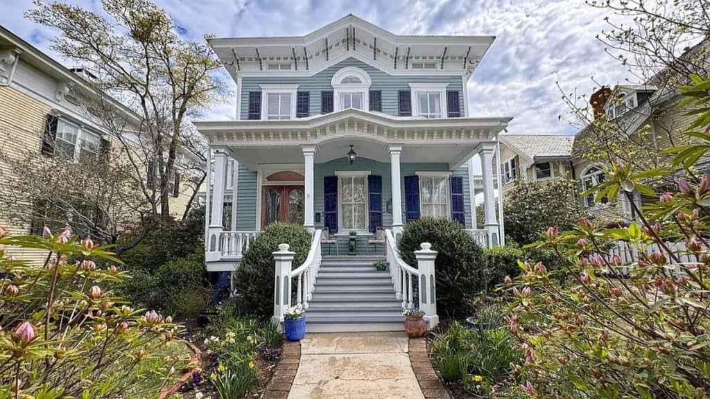 Queen Anne Charm