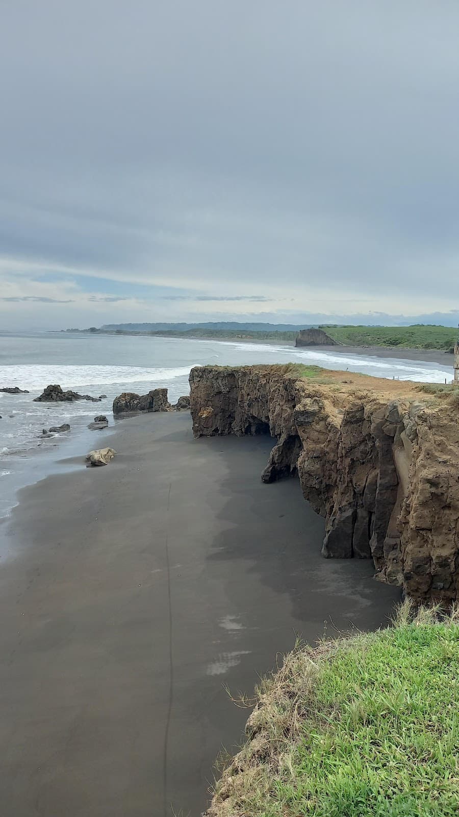 Playa Guacalillo Cliffs - Image 1