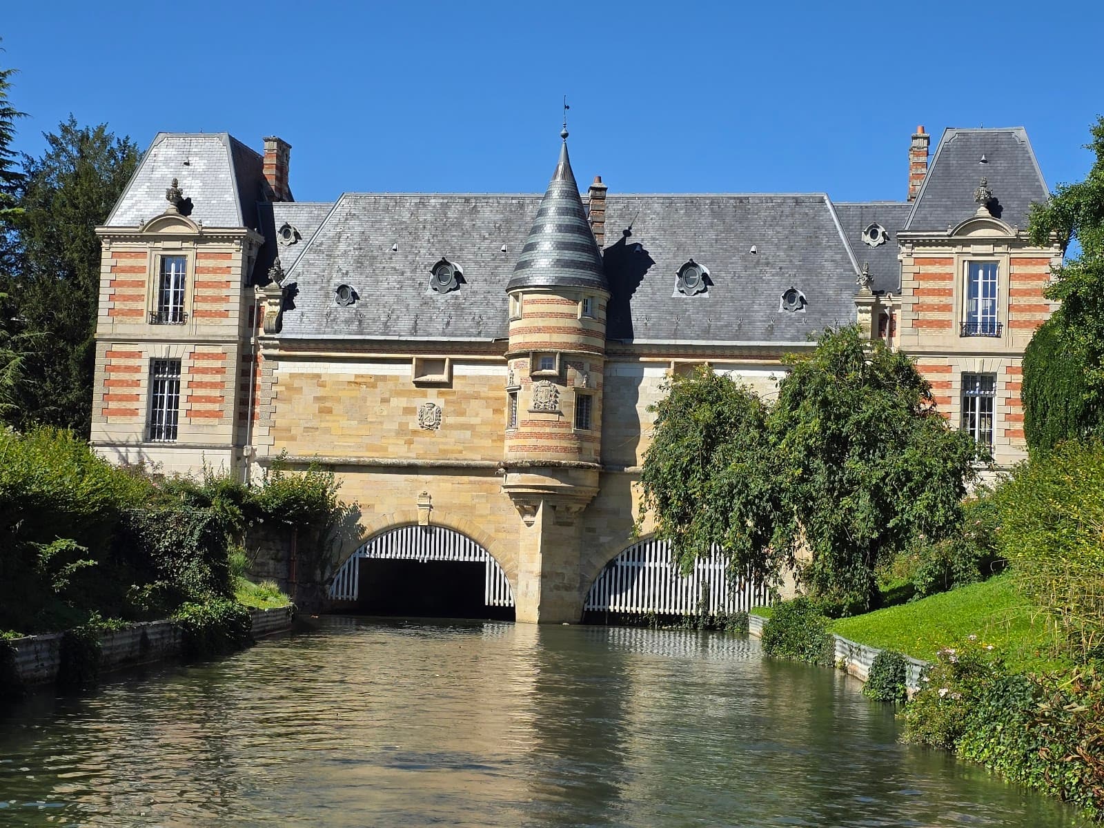 Châlons-en-Champagne Historic Center and Boat Tour - Image 1