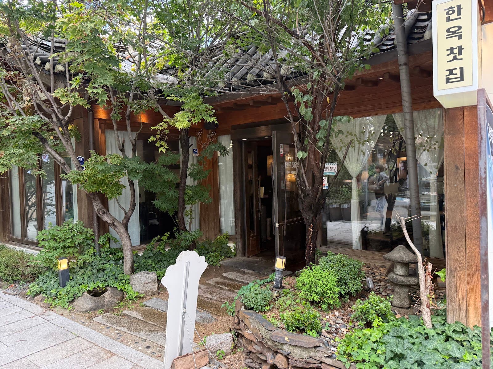 Insadong Hanok Cafes - Image 1