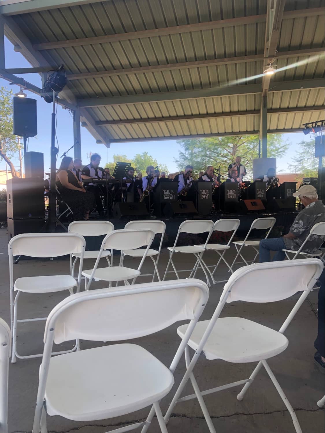 Live Music & Performances