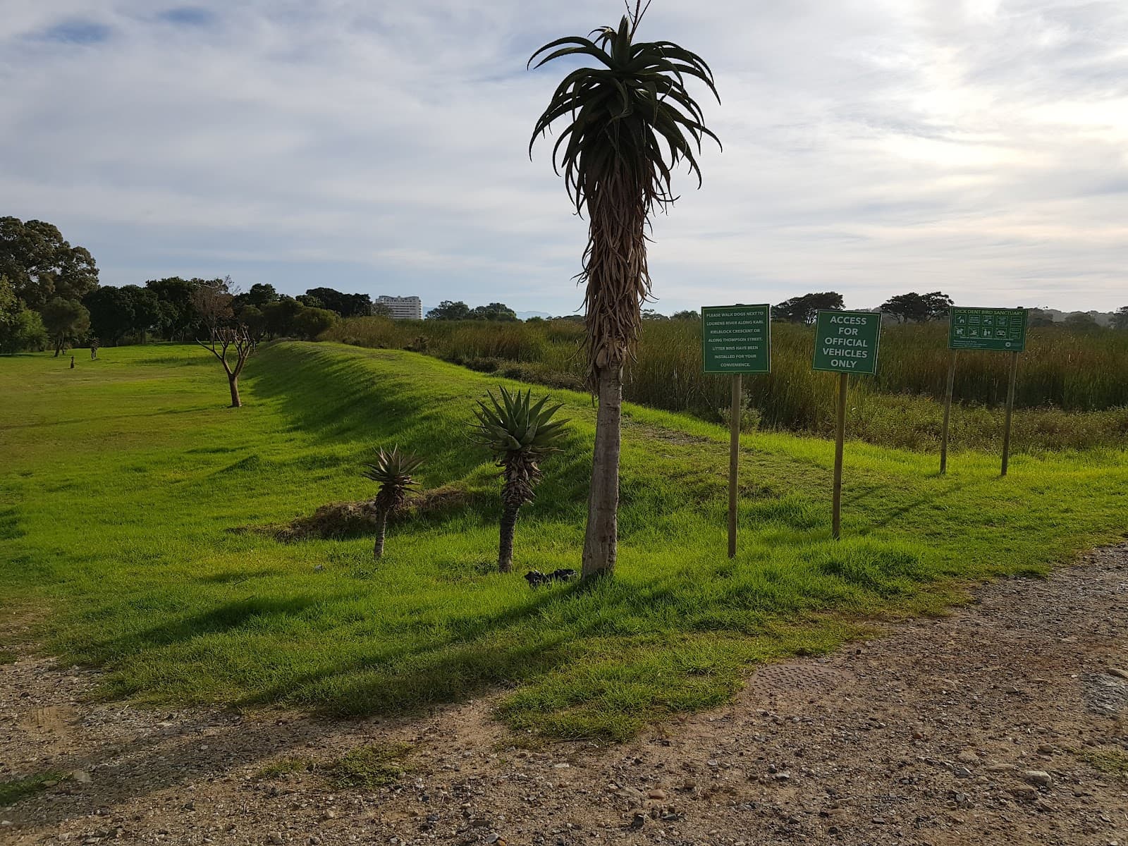 Dick Dent Bird Sanctuary - Image 1