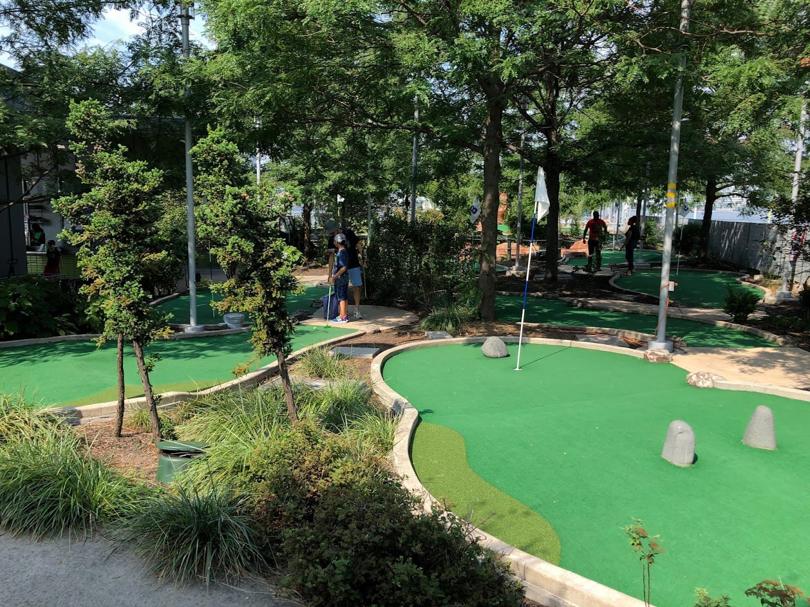 Pier 25 Mini Golf - Image 1