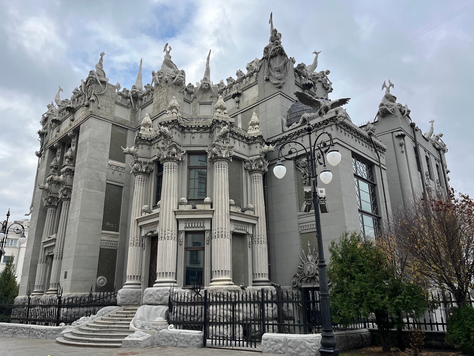 House with Chimaeras - Image 1