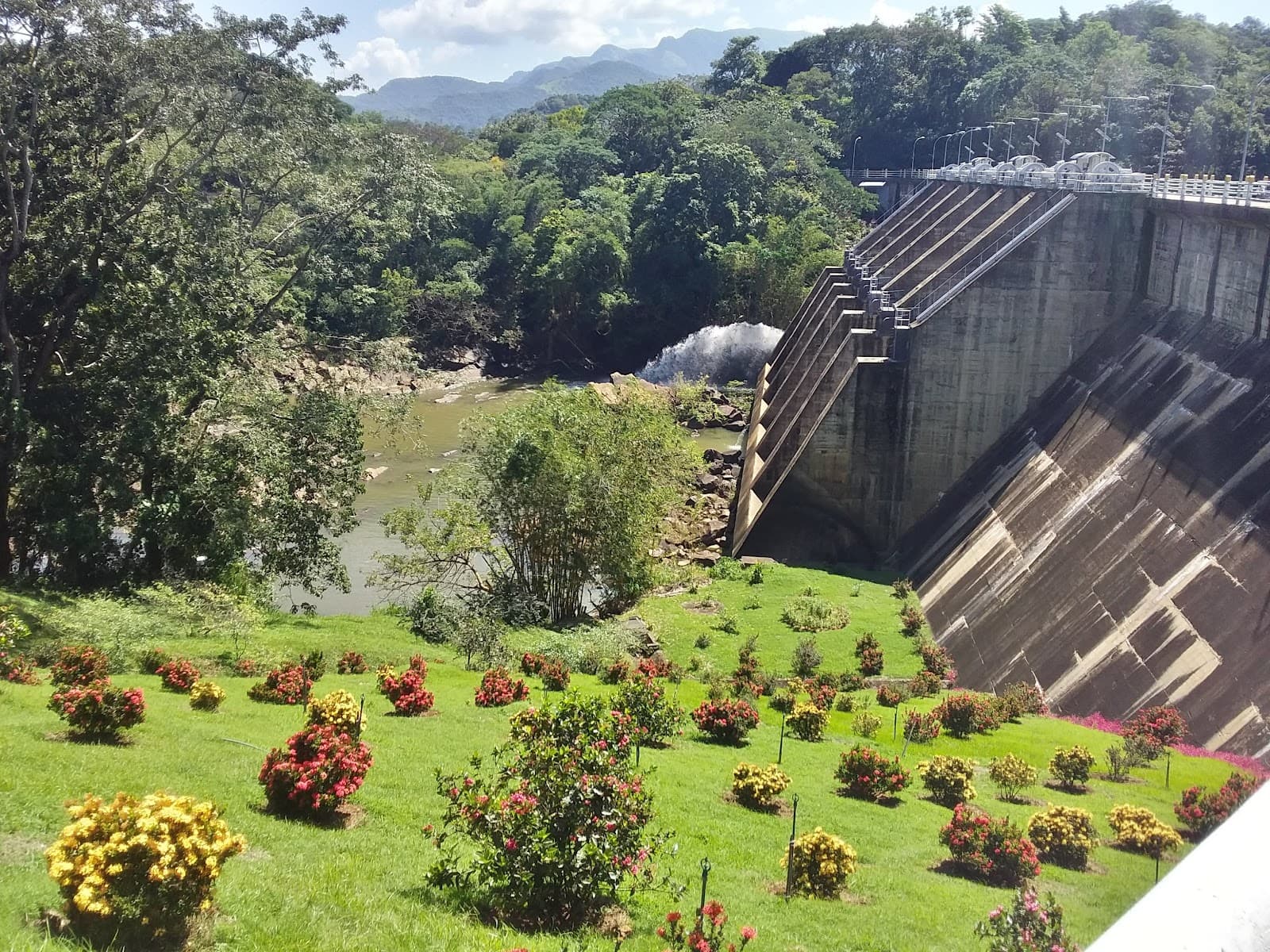 Bowatenna Dam - Image 1
