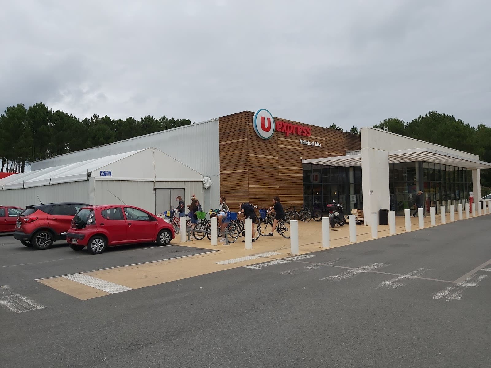 Moliets Market - Image 1