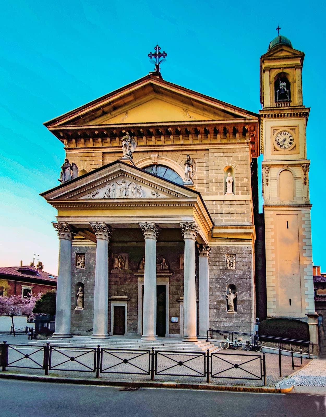 Connection to Monza Hospital