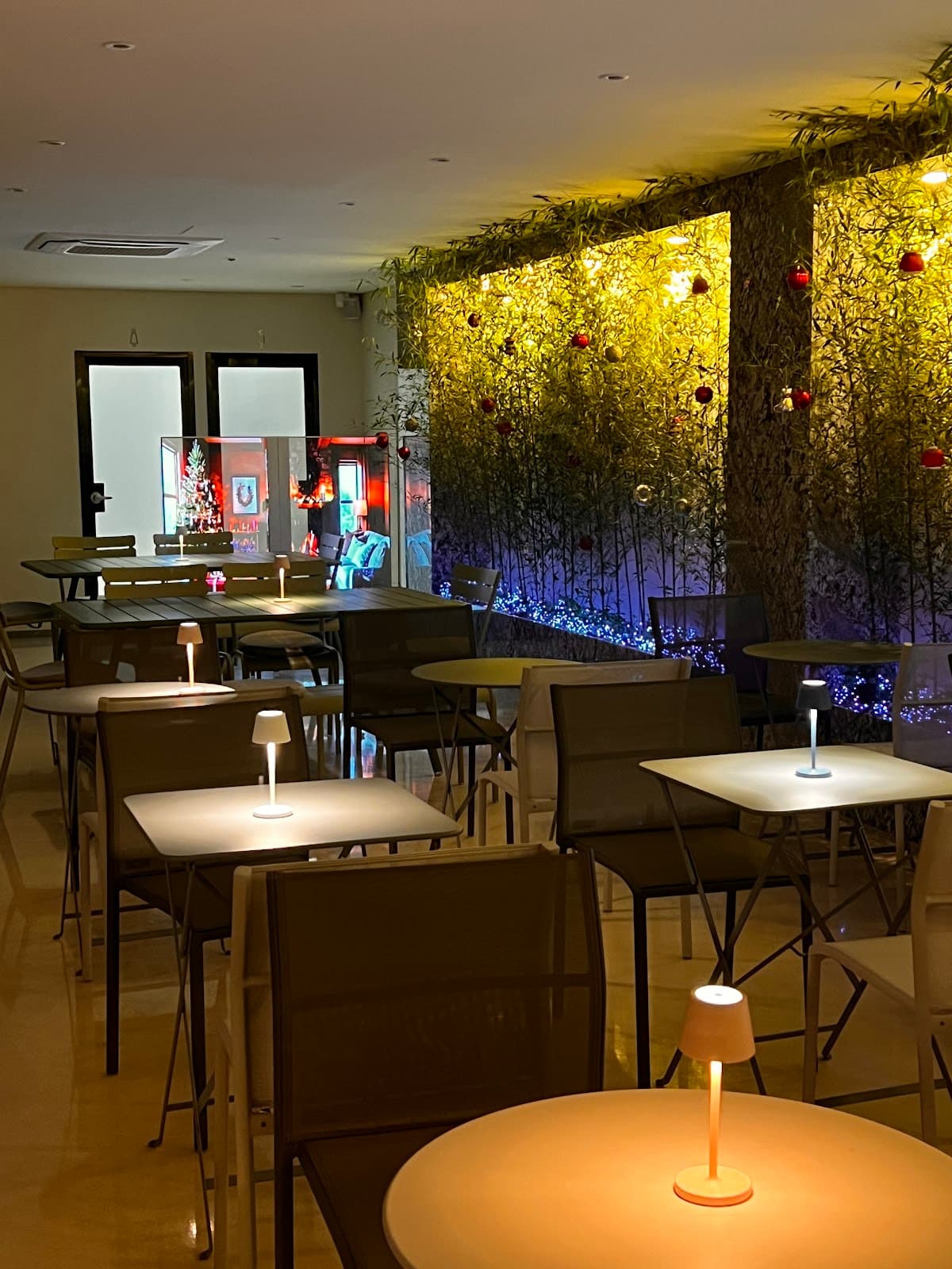 Hongdae Cafe District - Image 1