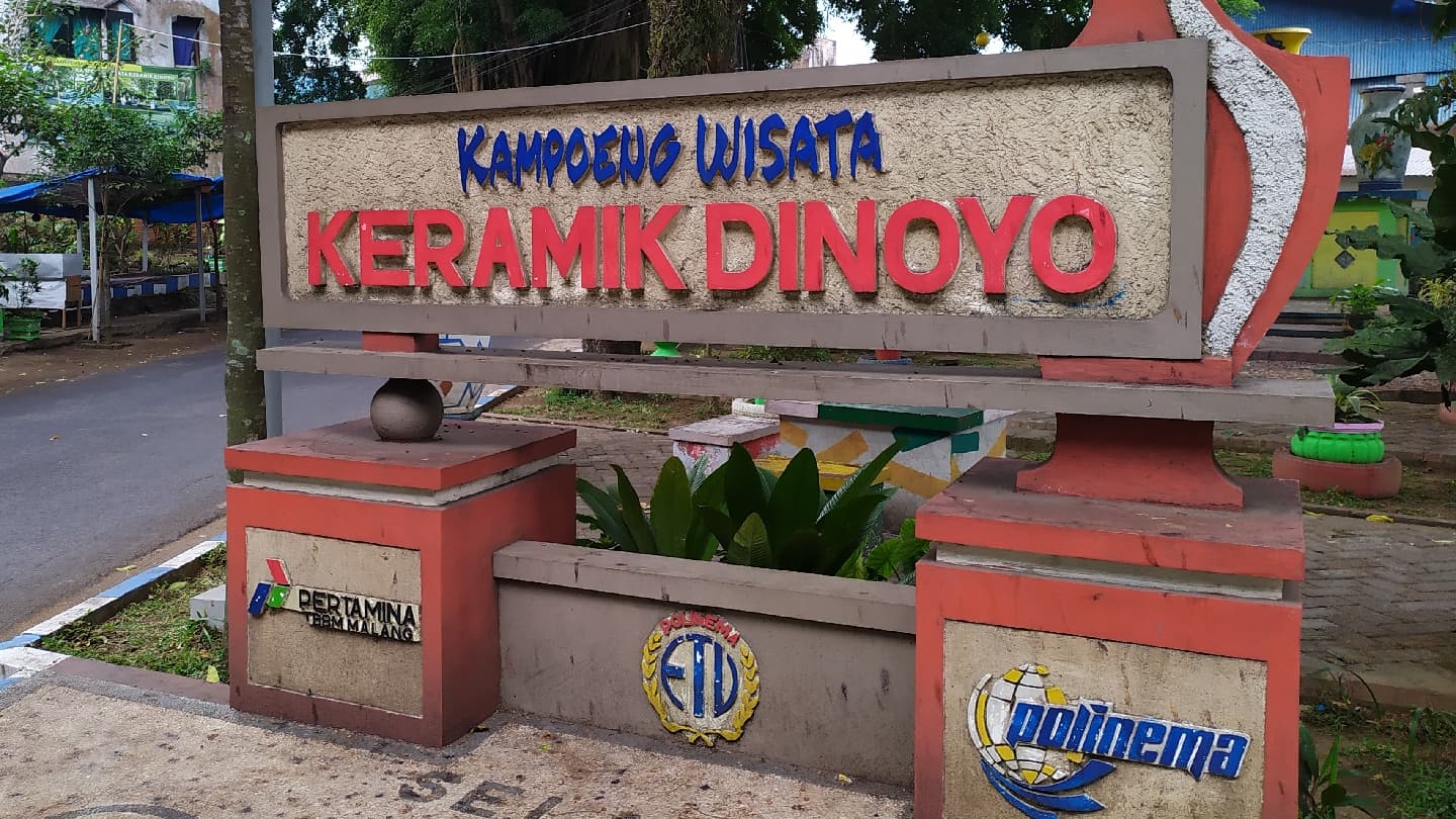 Kampoeng Keramik Dinoyo - Dinoyo Ceramic Center - Image 1