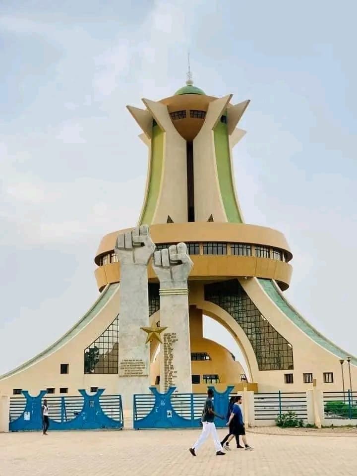 Monument des Martyrs Ouagadougou - Image 1