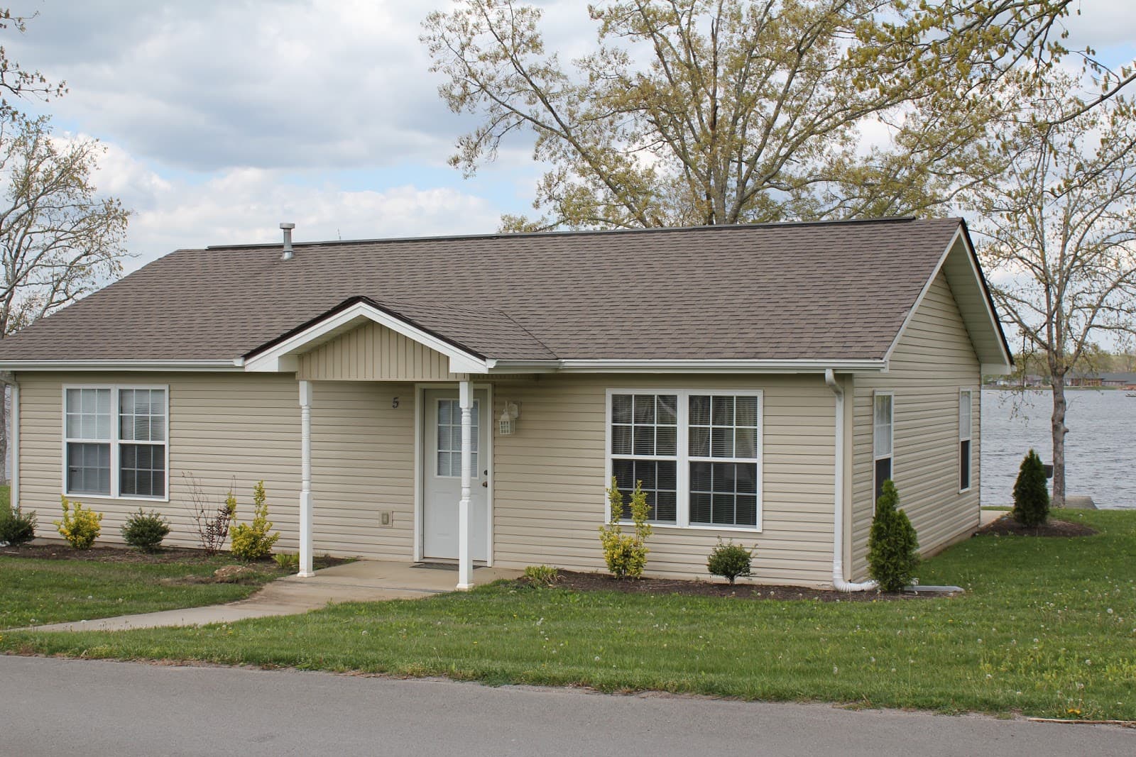 Lake Tansi Village & Golf Course - Image 1