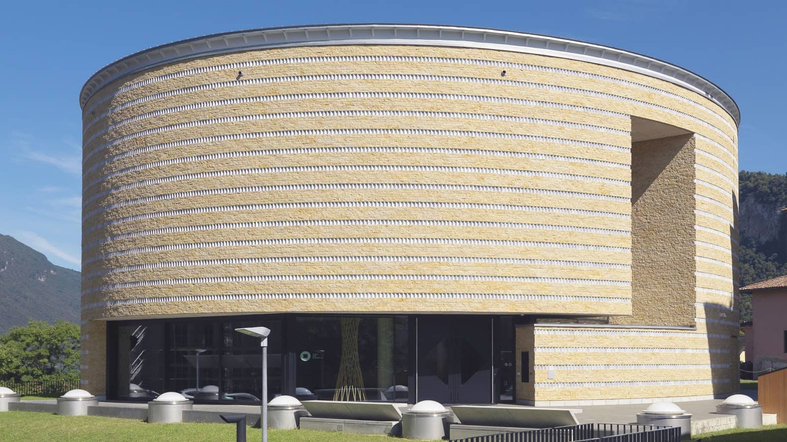 High-Quality Exhibitions