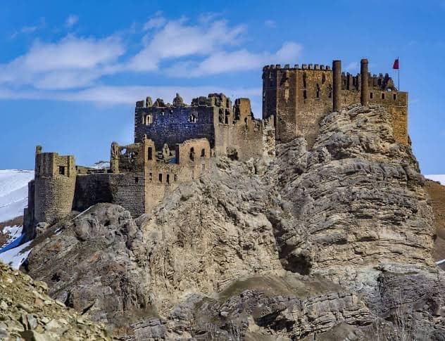 Hoşap Castle - Image 1