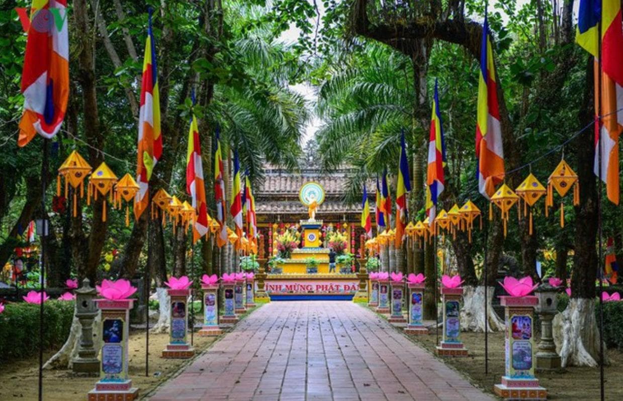 Dieu De Pagoda Hue - Image 1