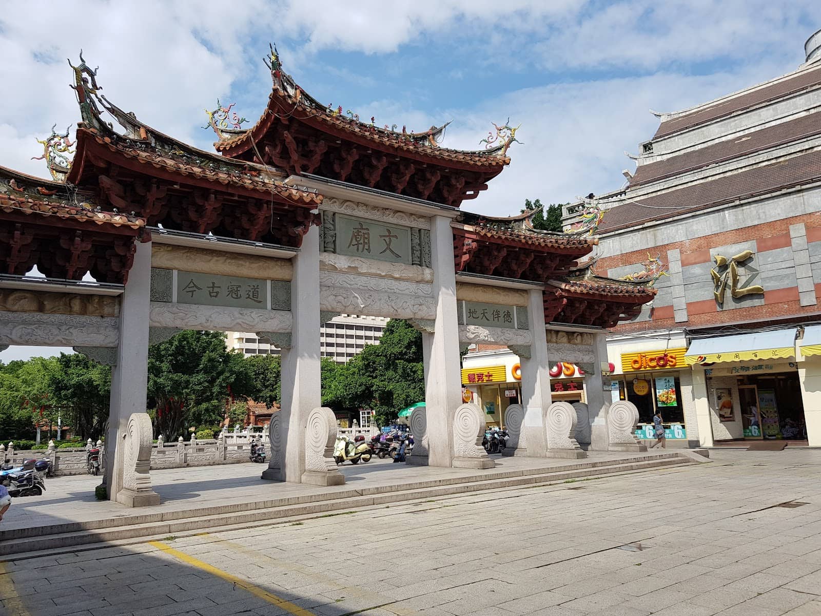 Bustling Old Quarter Streets