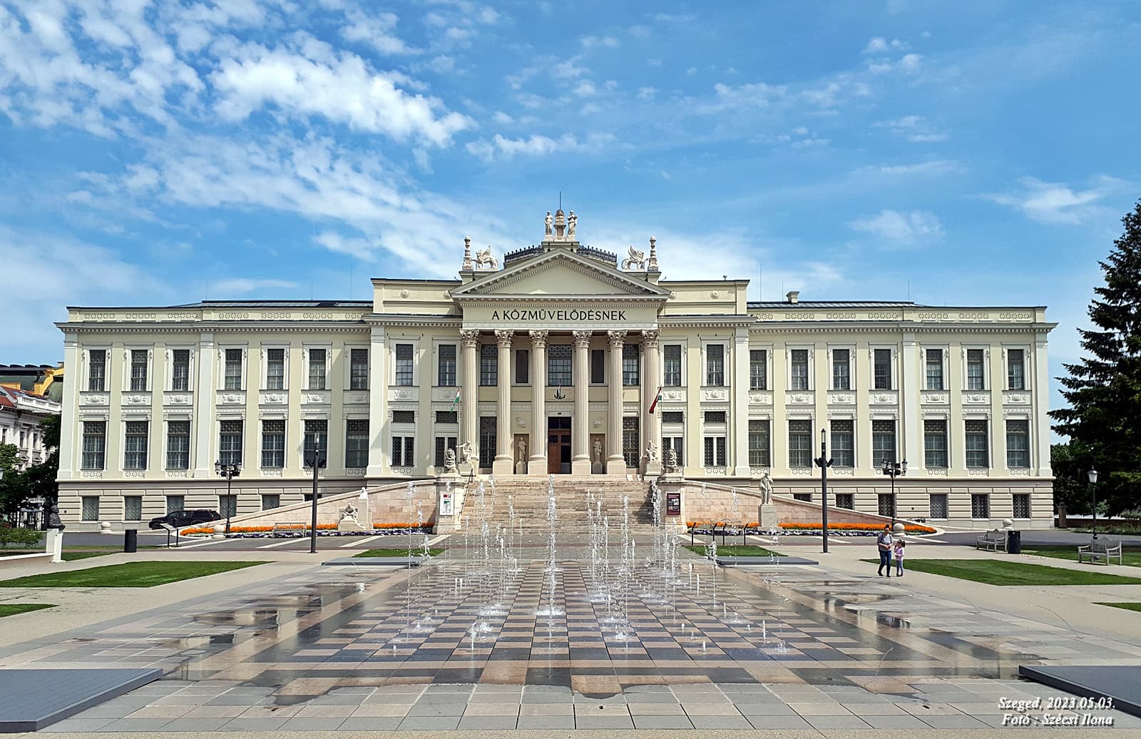 Móra Park and Castle Garden - Image 1