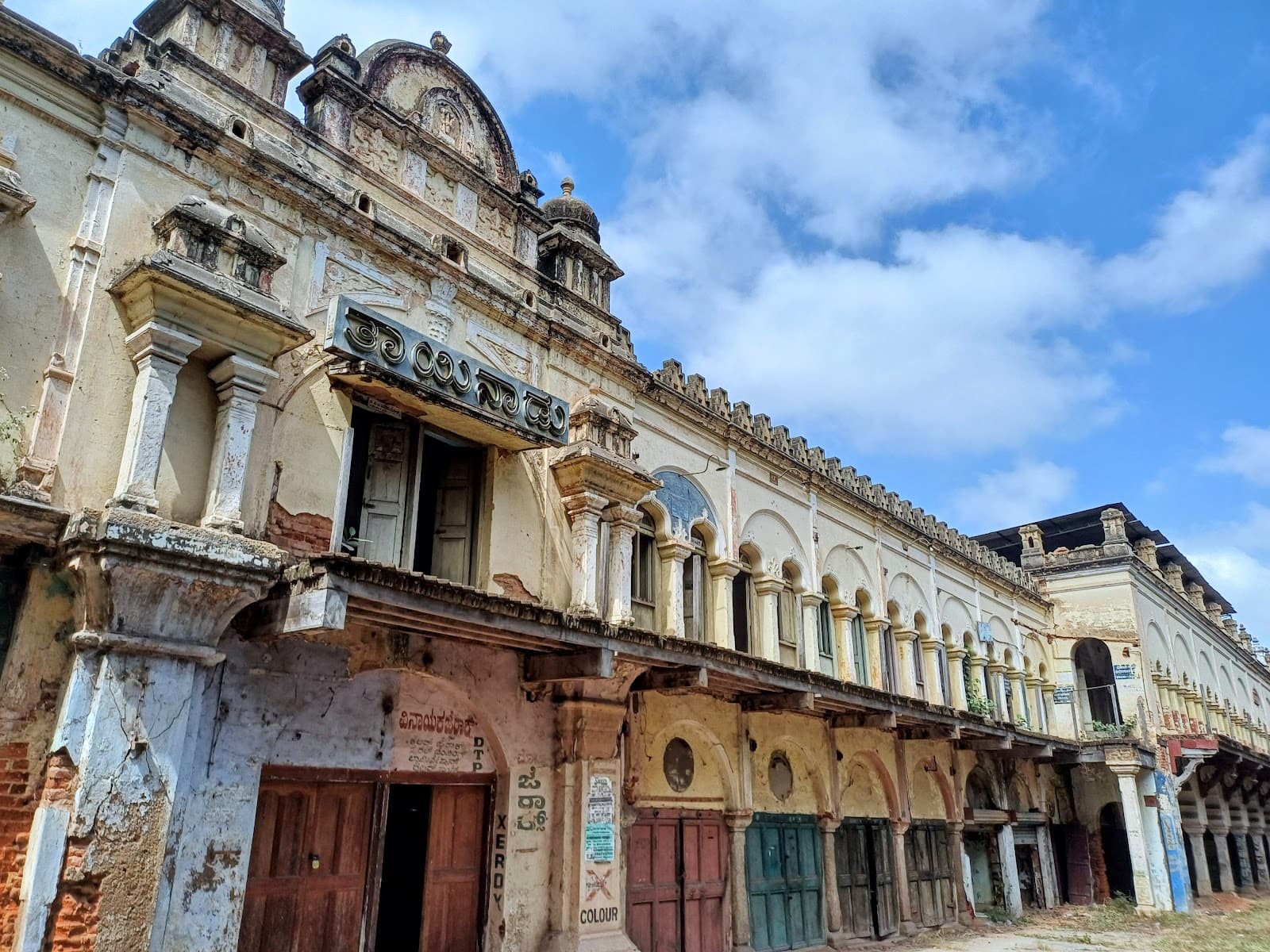 Lansdowne Building - Image 1