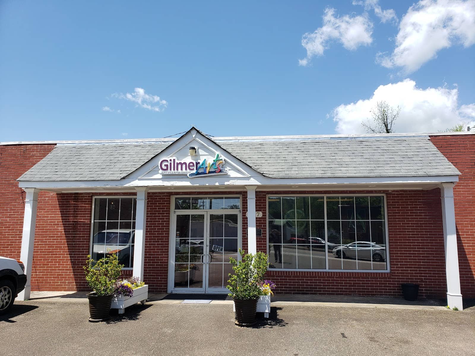 Live Music & Performances