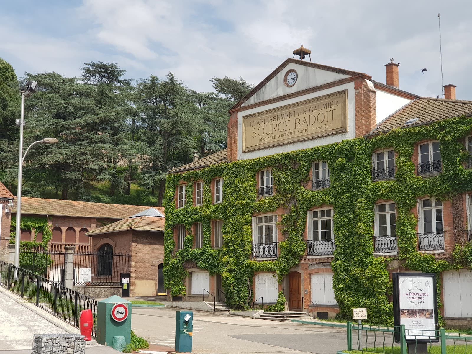 Saint-Galmier Badoit and Old Town - Image 1