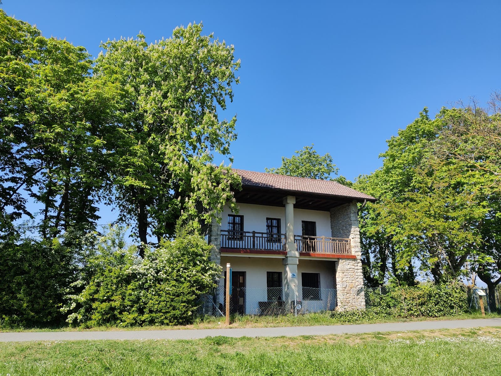 Vasco-Navarro Greenway - Image 1