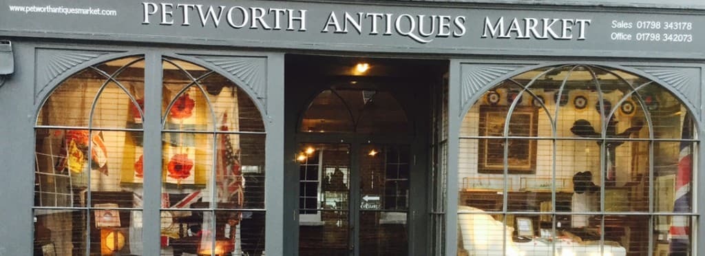 Petworth Antiques Market Market Square Petworth - Image 1