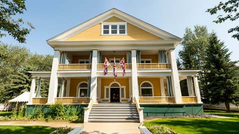Downtown Historic Complex Dawson City - Image 1
