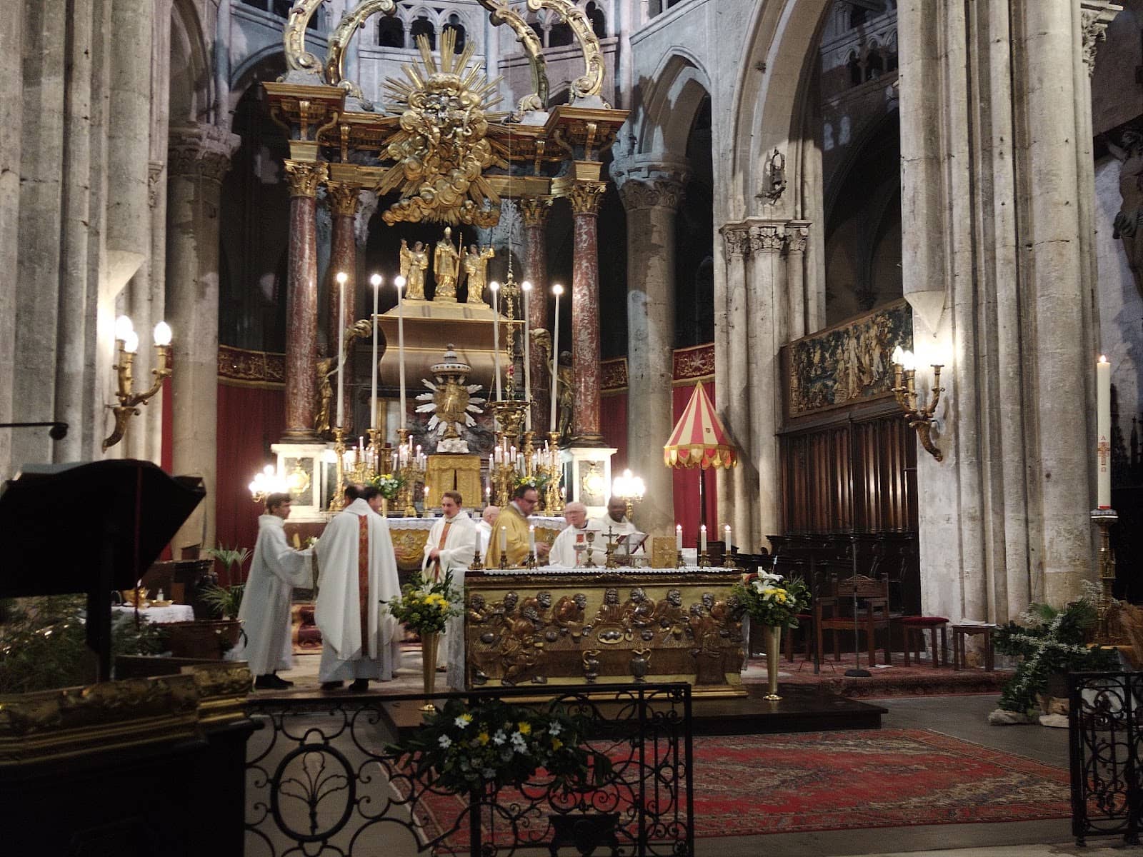 Gothic Architecture & Romanesque Blend