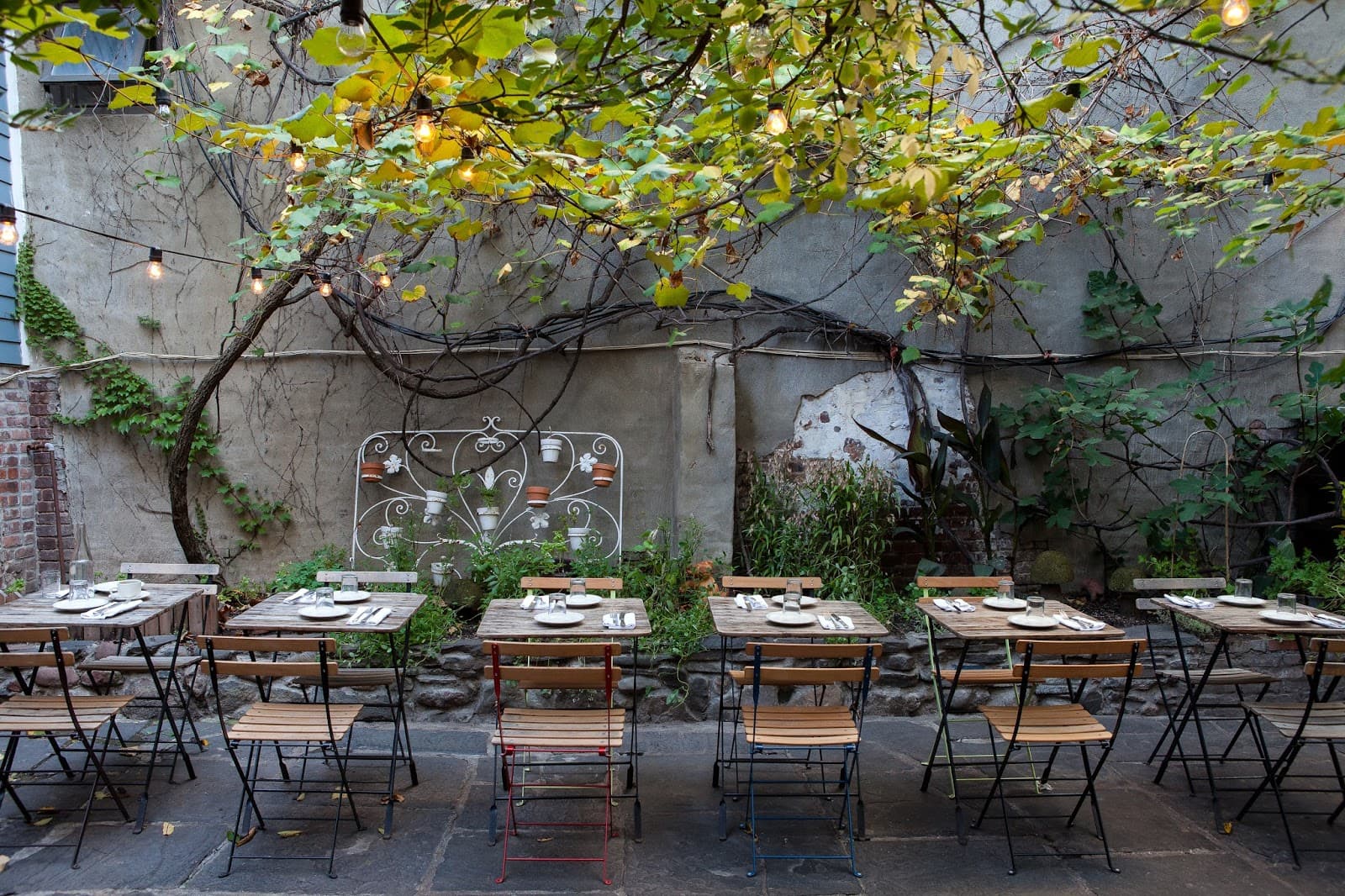 Vinegar Hill House - Image 1