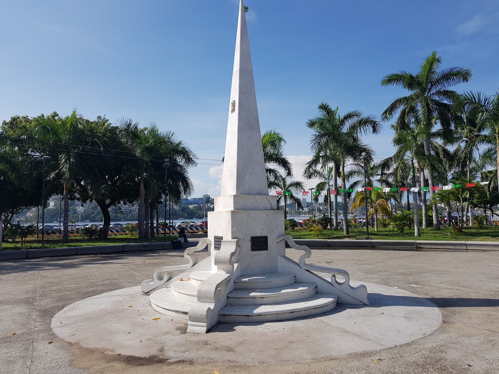 Parque de la Reina Acapulco sign - Image 1