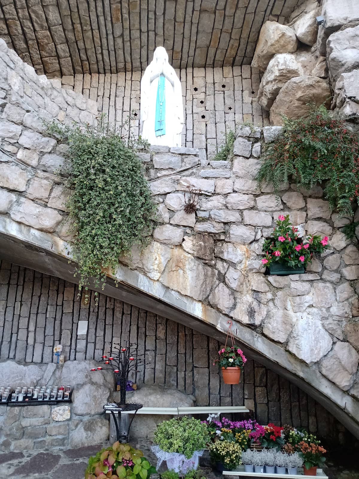 Via Sacra (Stations of the Cross)