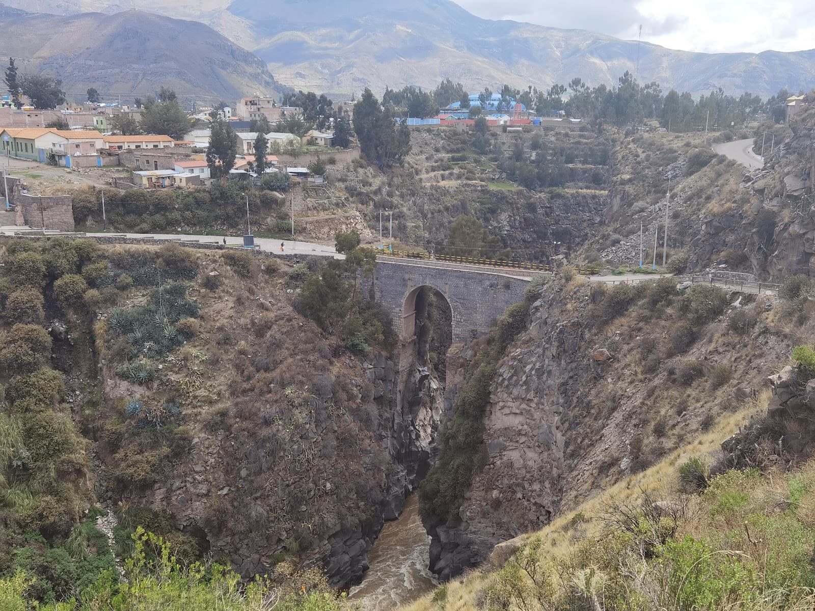 Puente Inca (Sifón), Chivay - Image 1