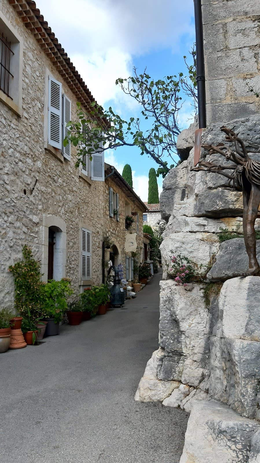 Gourdon Village - Image 1