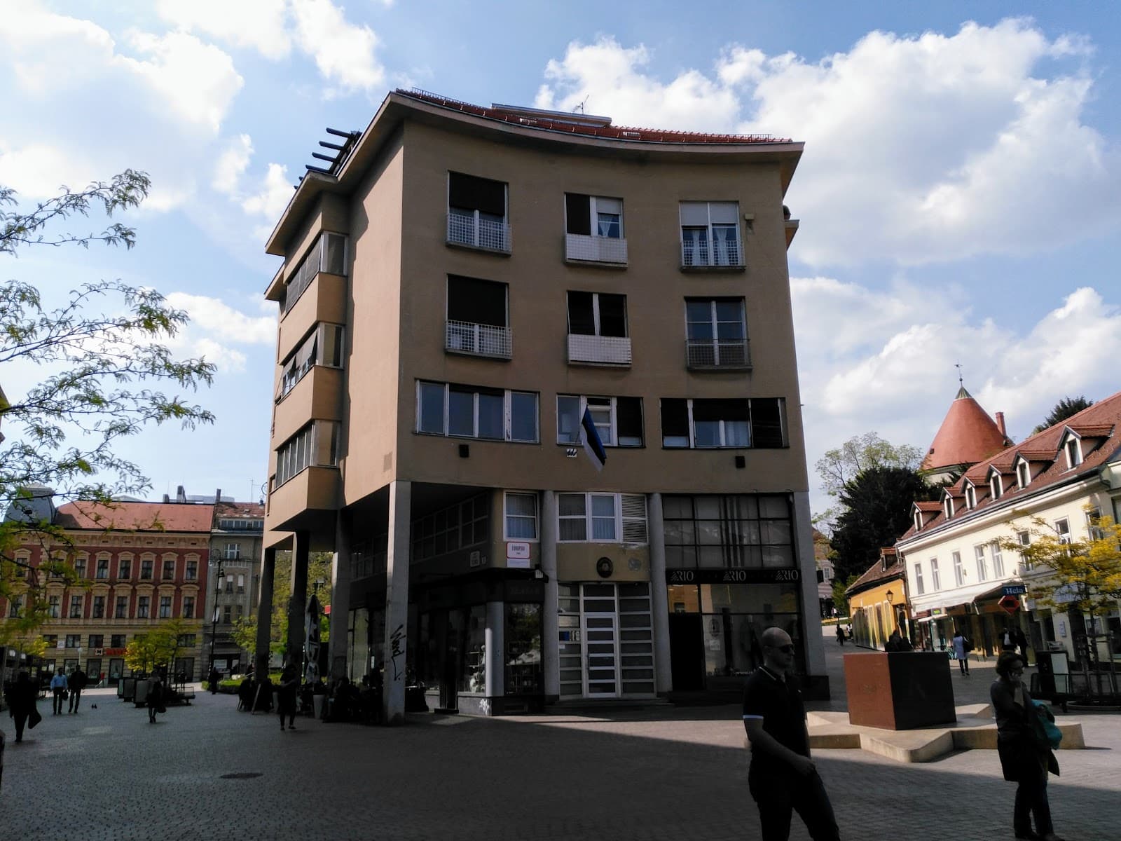 European Square - Image 1