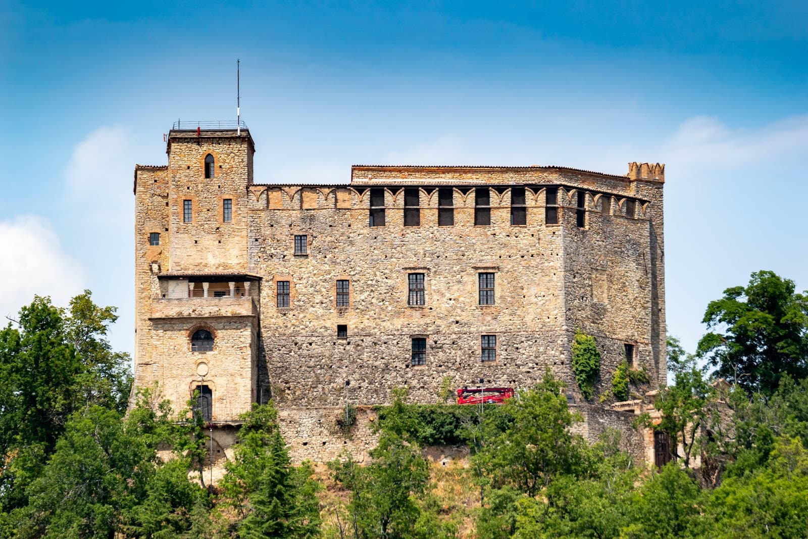 Castello Dal Verme (Zavattarello) - Image 1