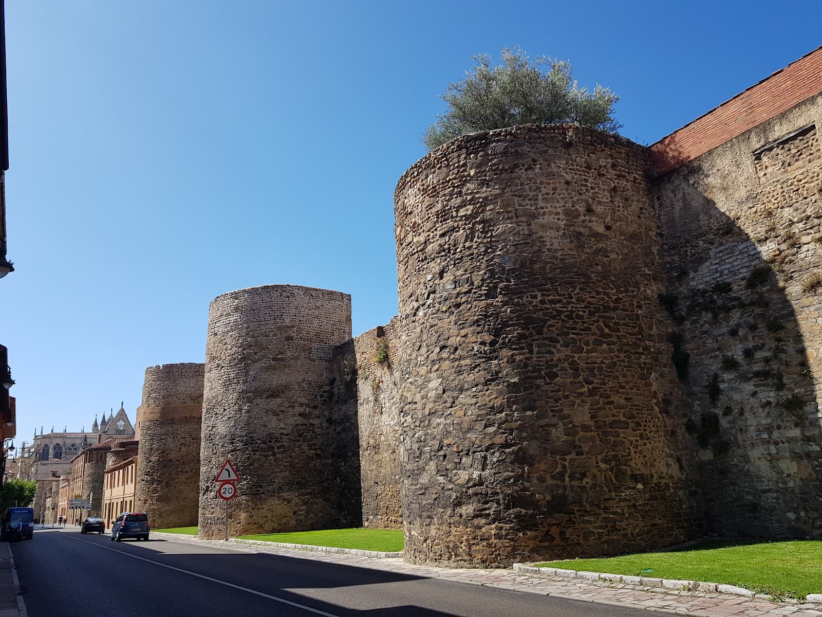 Roman Walls León - Image 1