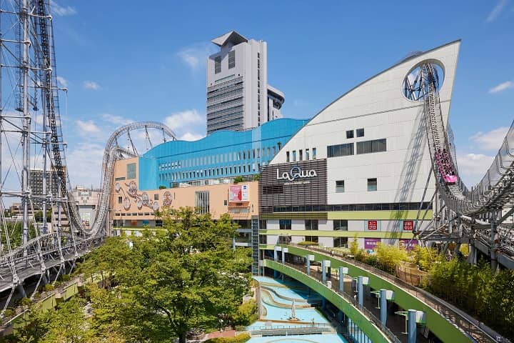 Shopping & Dining Courtyard