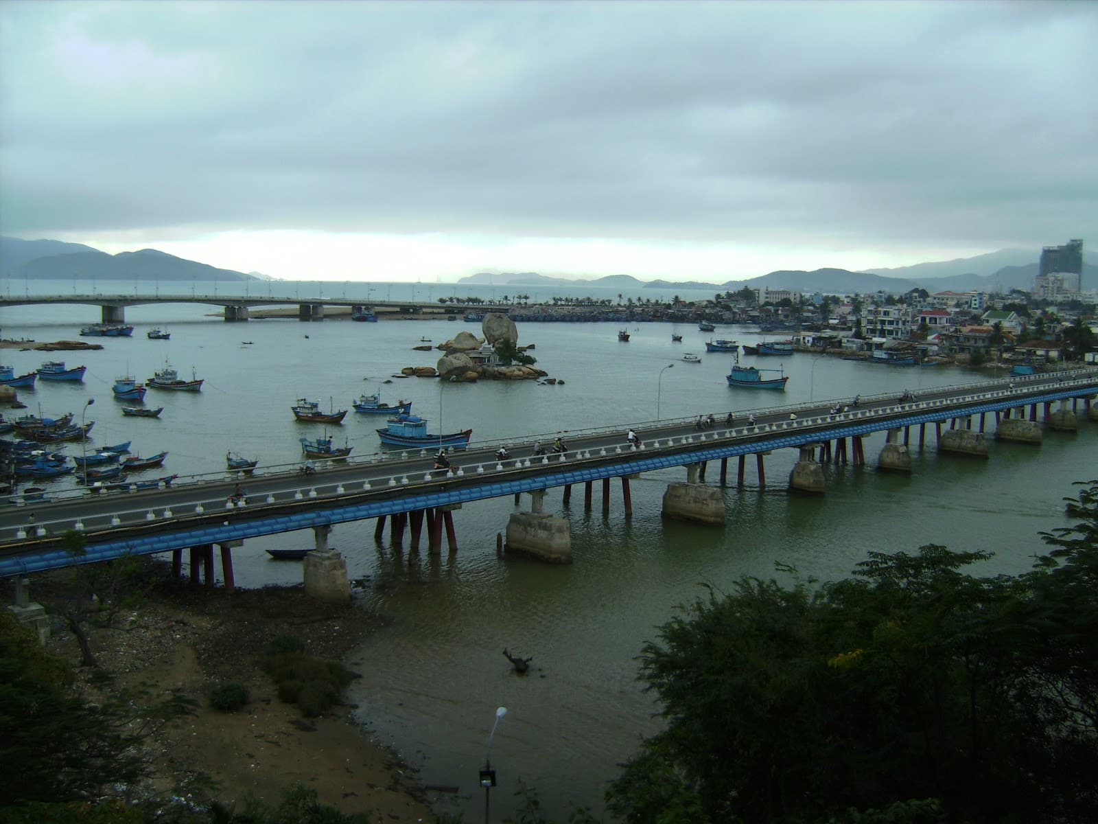 Cai River Promenade - Image 1