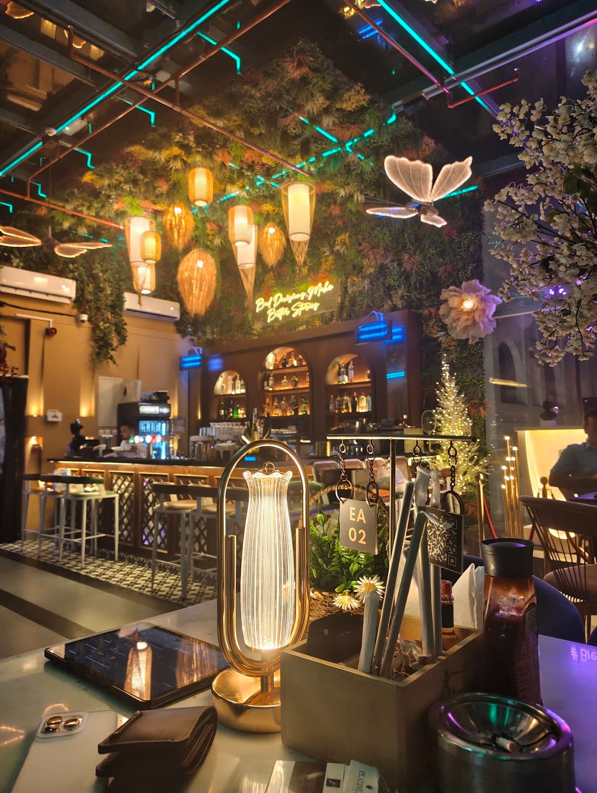 Stories Lounge, Concorde Creek View Hotel - Image 1