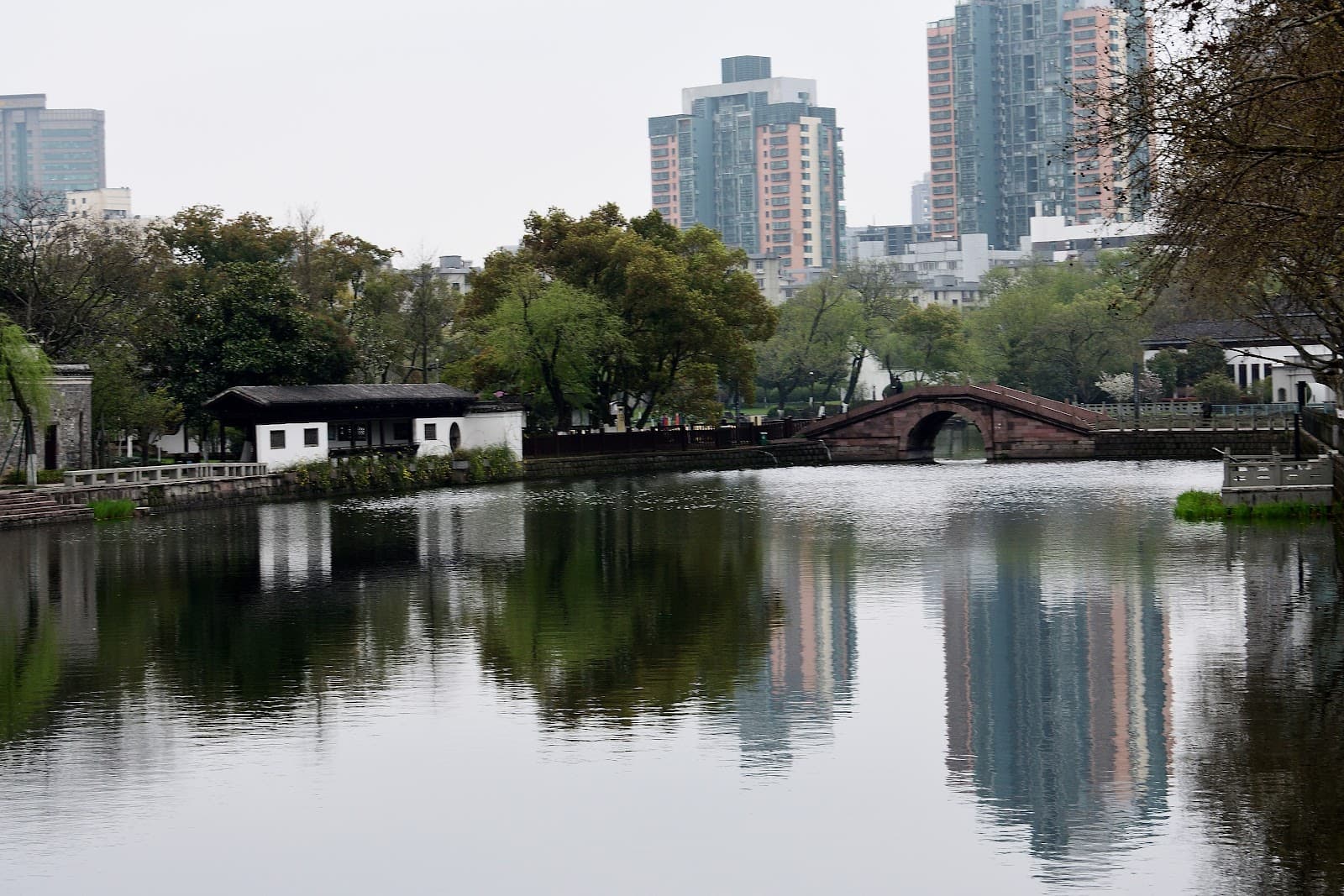 Moon Lake Haishu District Ningbo - Image 1