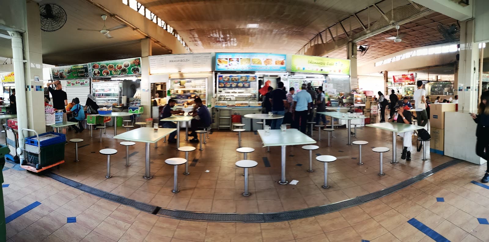 Seah Im Food Centre - Image 1