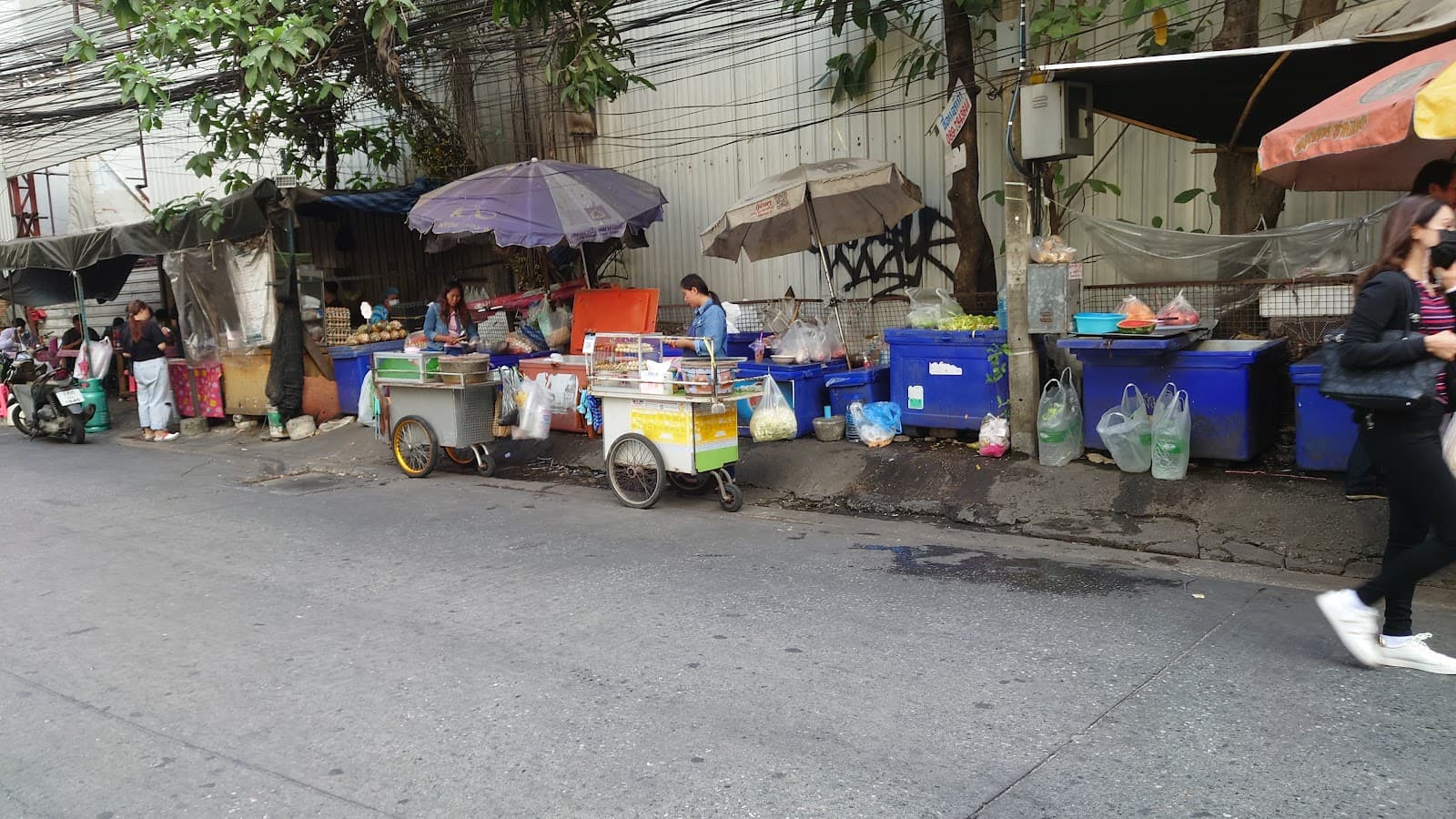 Sukhumvit Soi 18 - Image 1