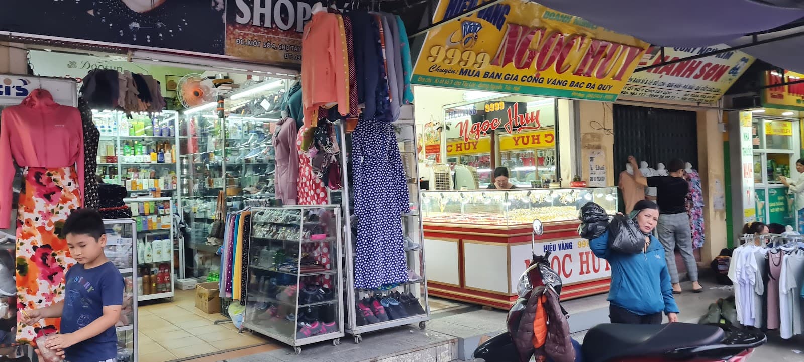 Tay Loc Market - Image 1