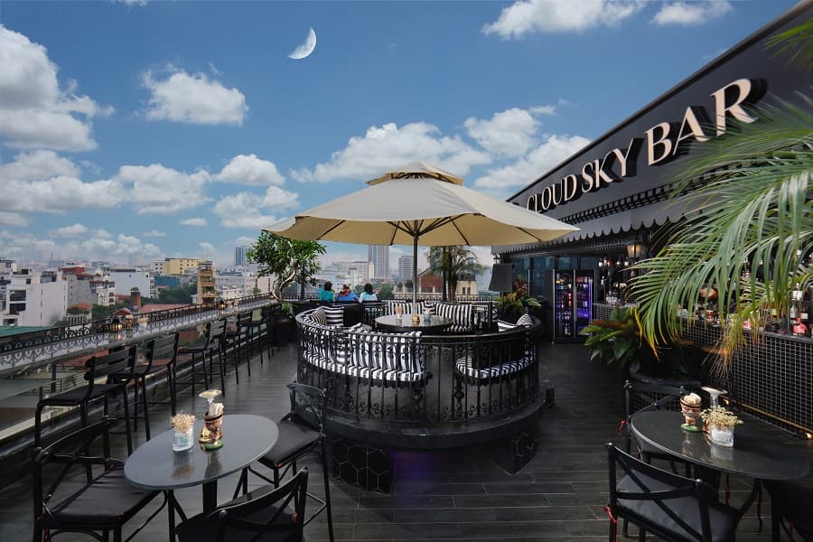 Various Rooftop Bars with Cover - Image 1
