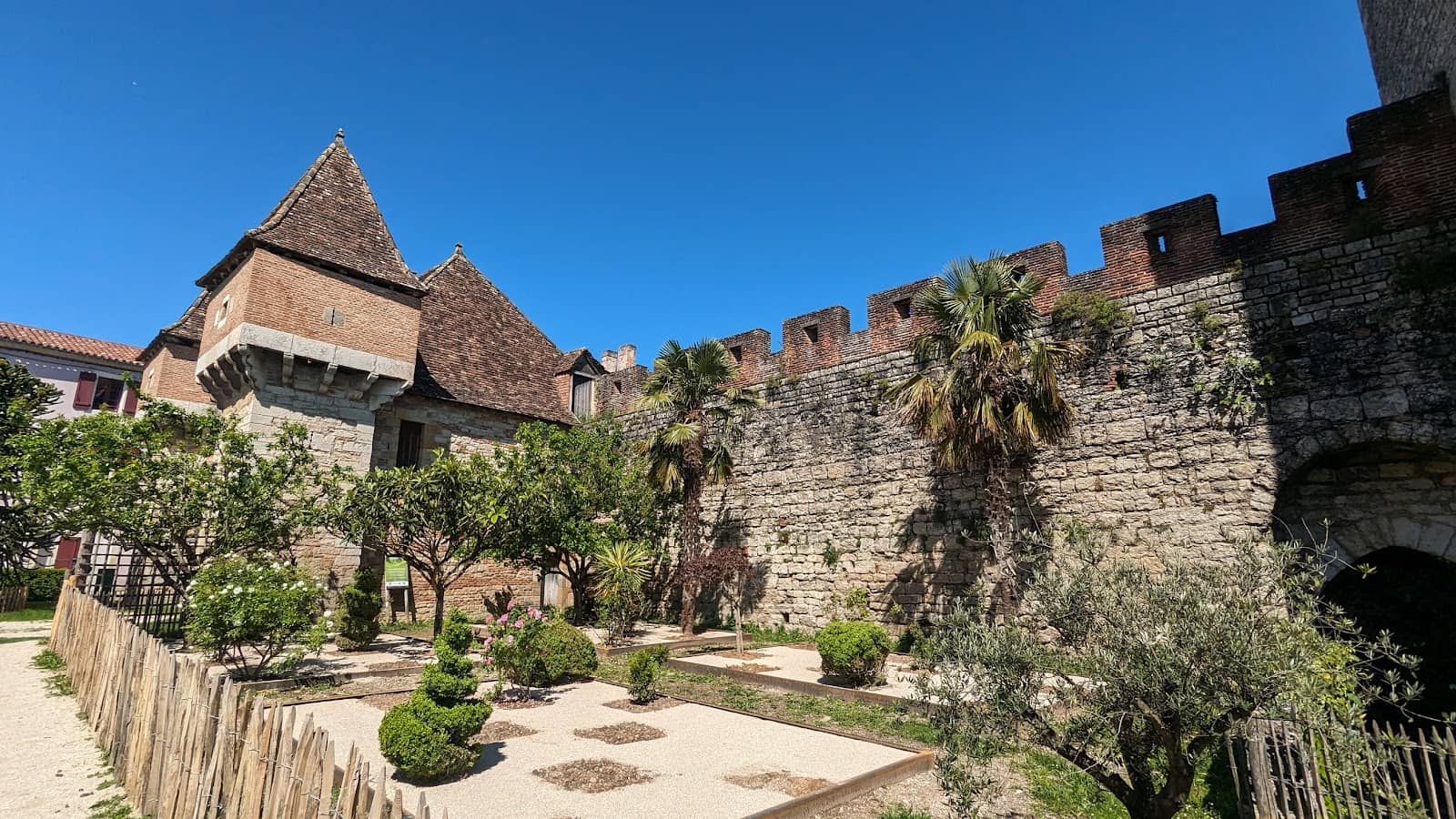 Place Luctérius Setting