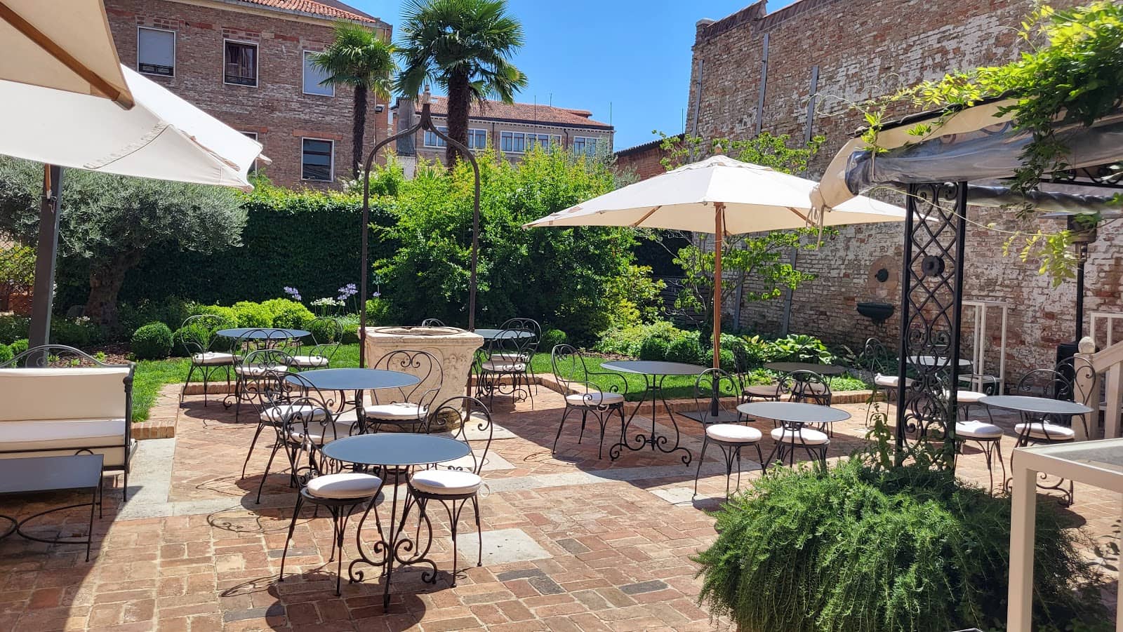 Opulent Venetian Decor